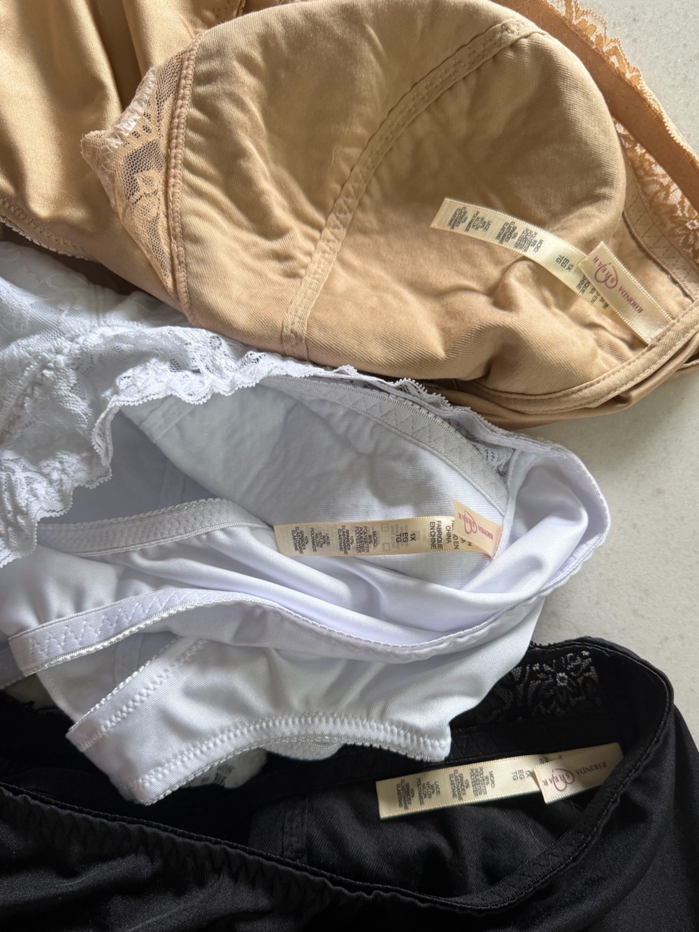 Rhonda Shear classic Pin Up Wireless Bras lace Black White Nude NWOT 1X - Picture 4 of 5